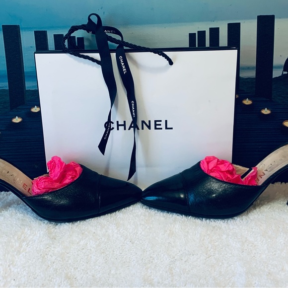 Authentic Chanel cap toe mules - Picture 3 of 7
